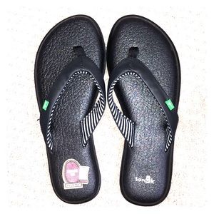 Sanuk sandals